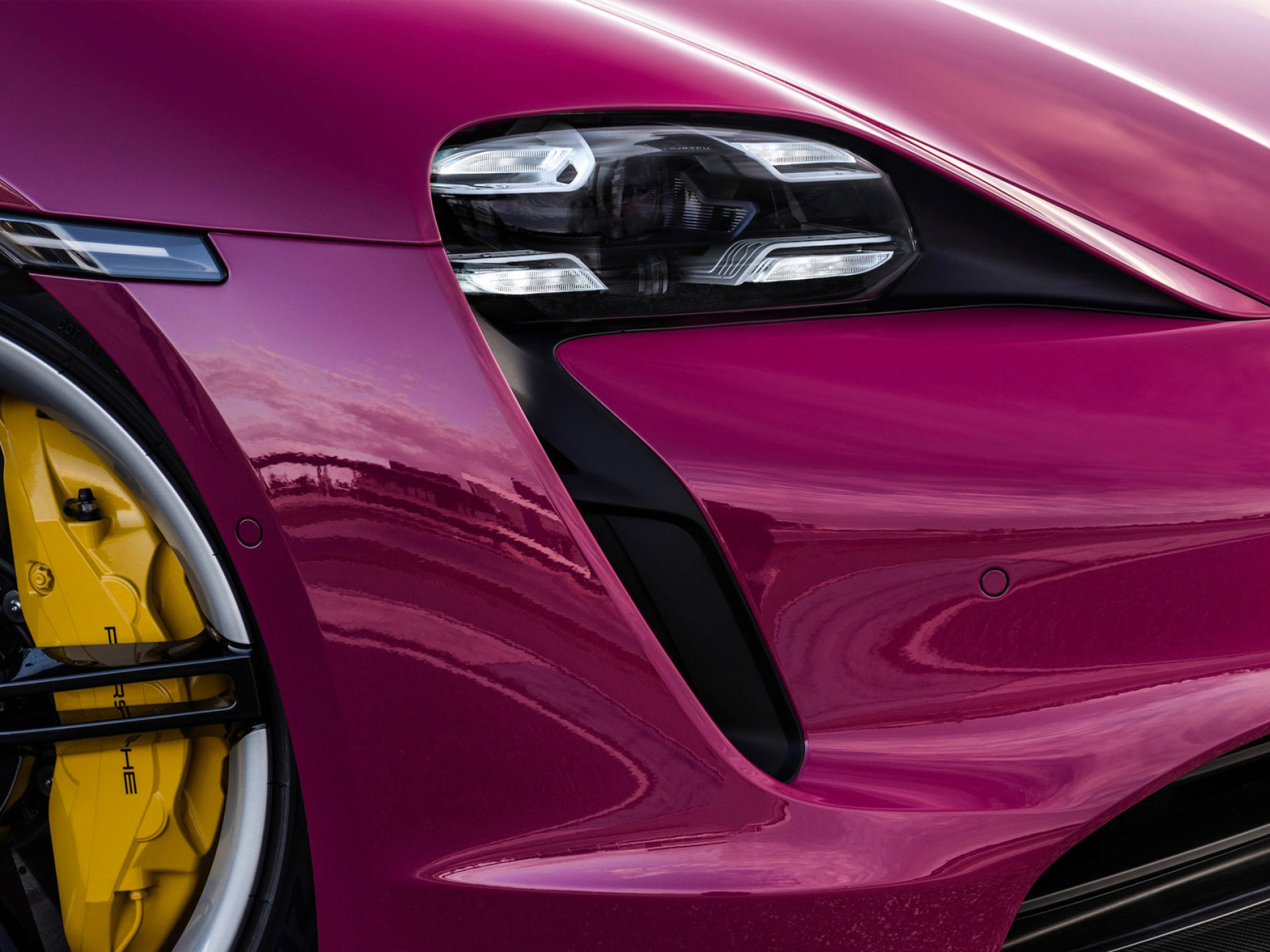 Новий Taycan: більше запасу ходу, більше технологій підключення, більше кольорів3