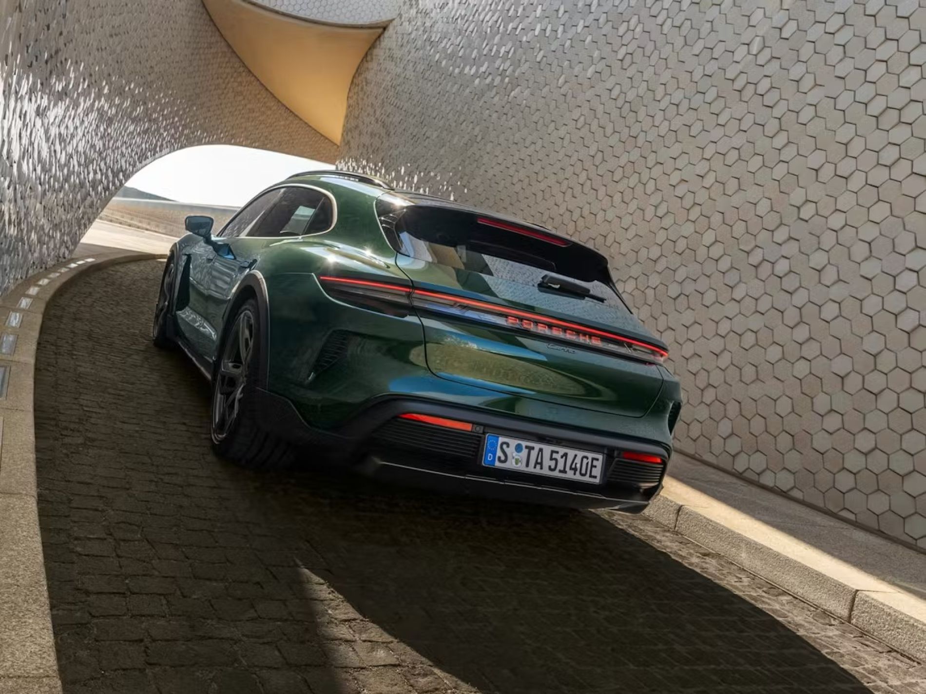 Повністю електричний привід.