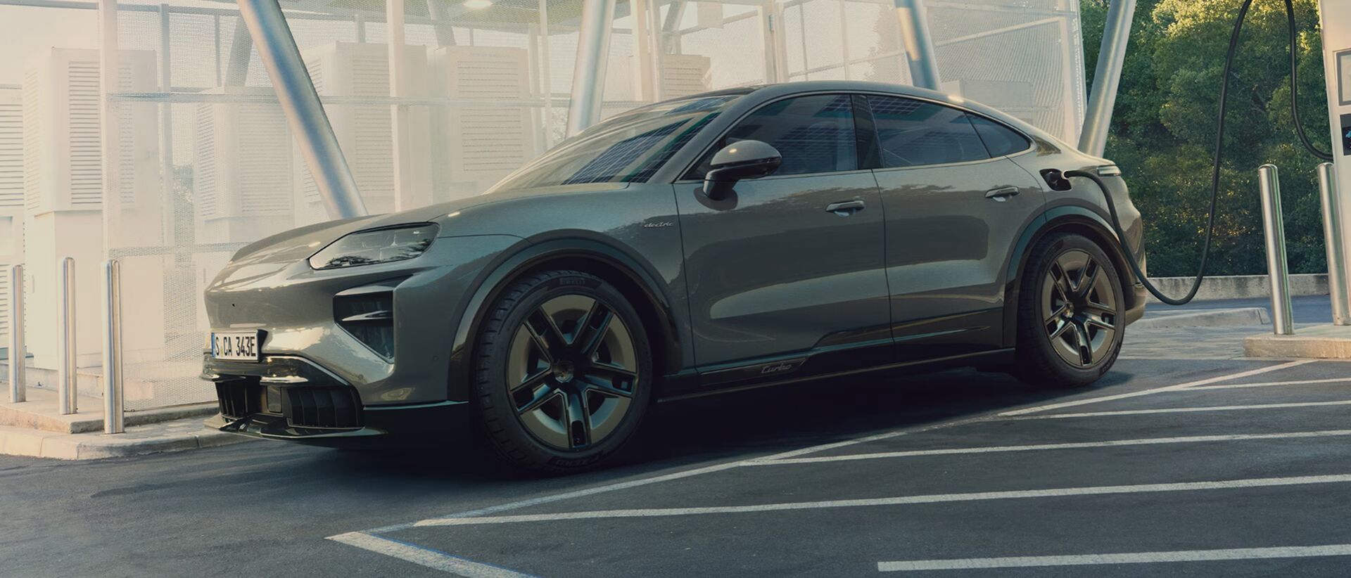 Заряджання — як на піт-стопі. Cayenne Coupé Electric