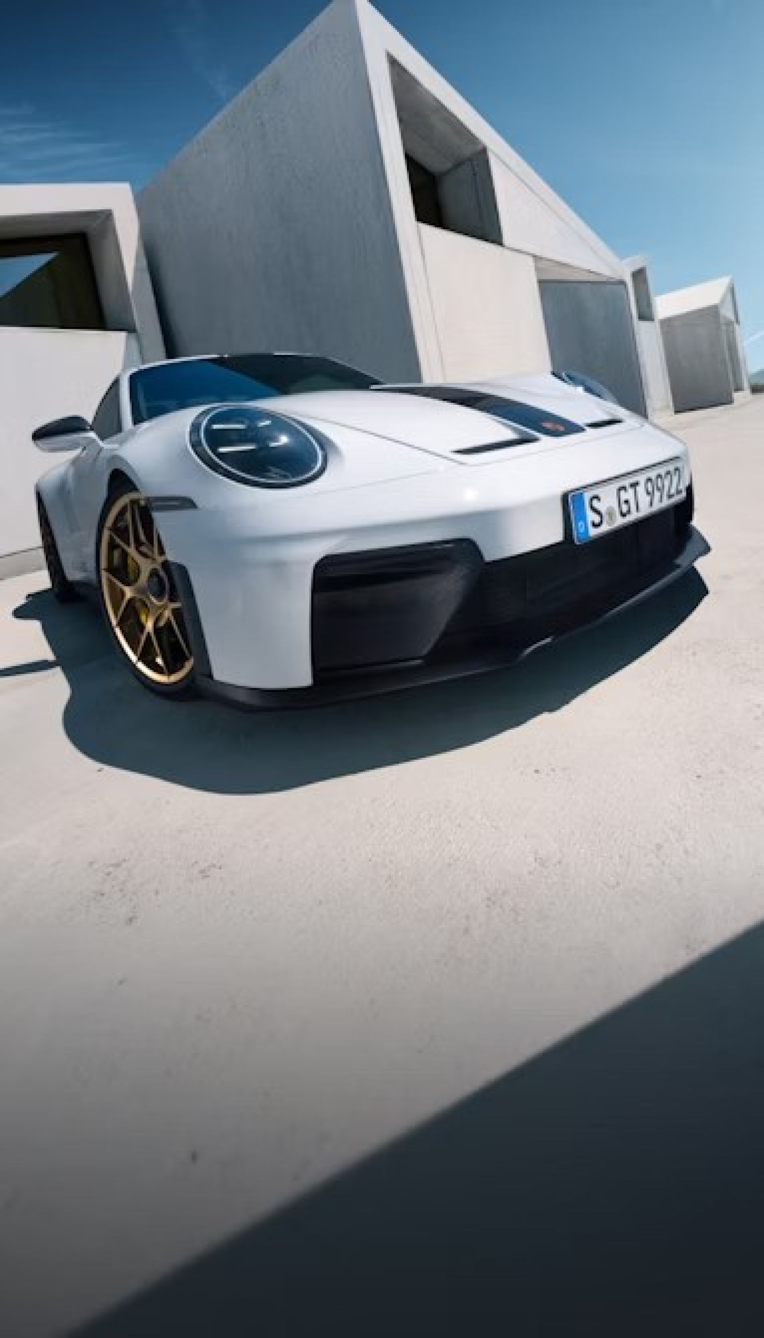 Елементи з карбоновим плетінням.