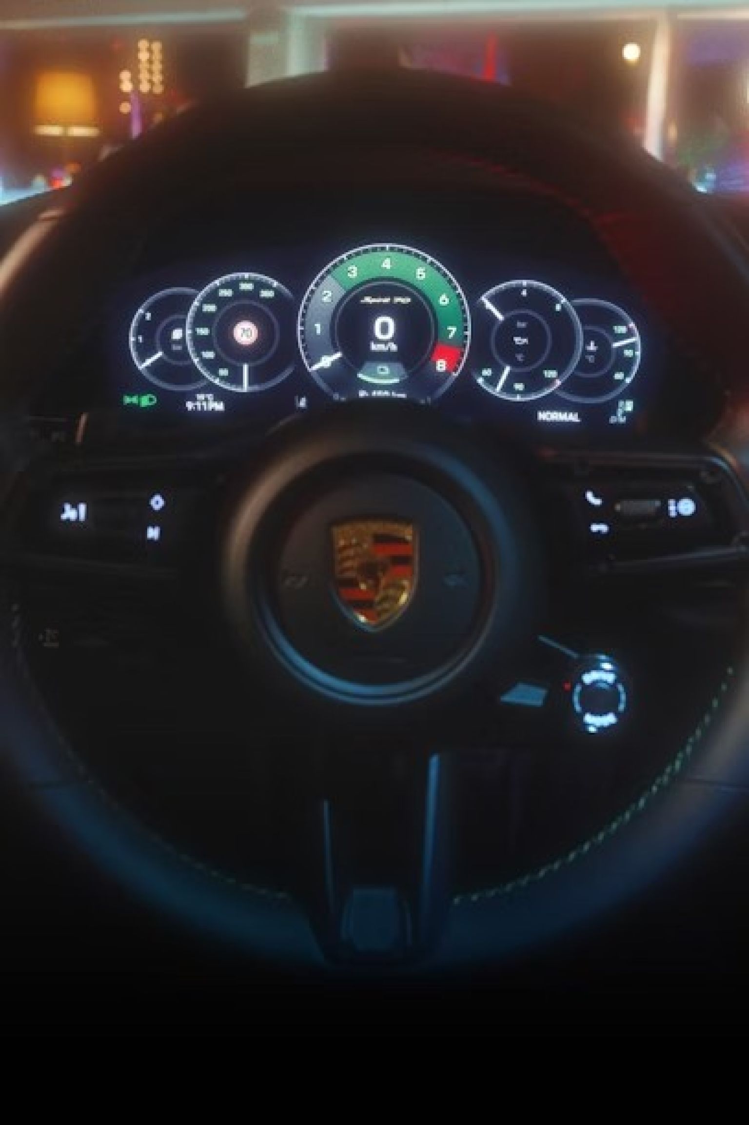 Комбінація приладів і секундомір Sport Chrono.