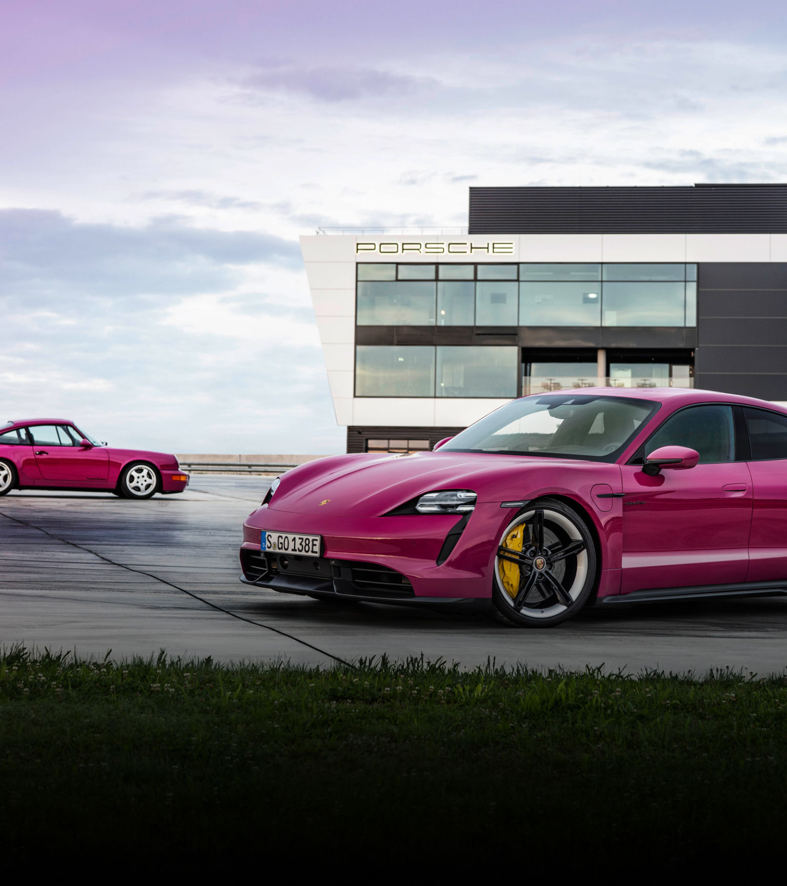 Новий Taycan: більше запасу ходу, більше технологій підключення, більше кольорів